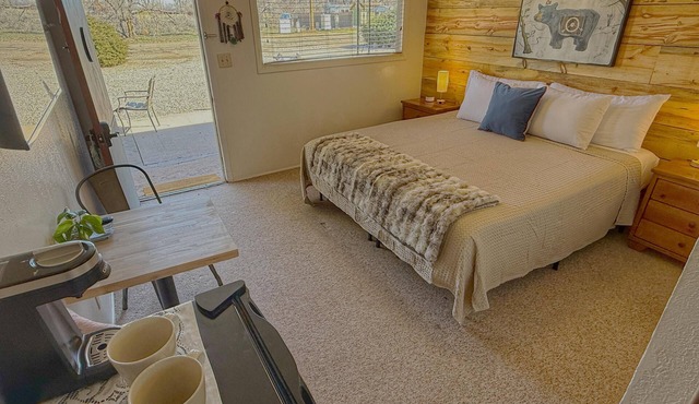 The Mokee Motel (Room 4)