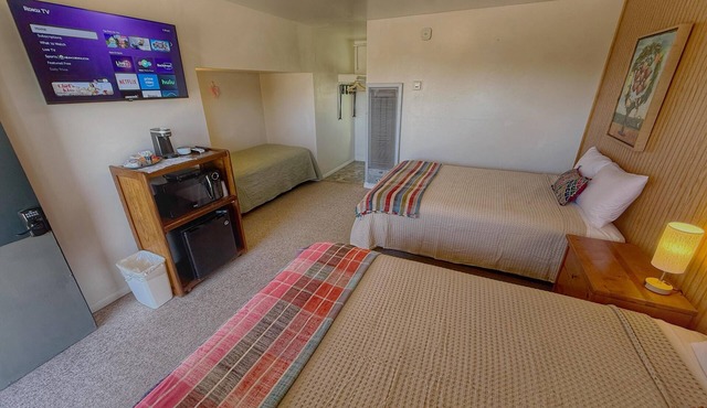 The Mokee Motel (Room 7)