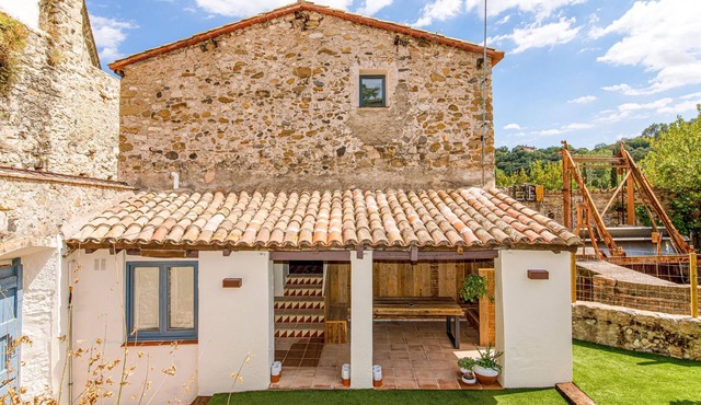 The Molí de Besalú (House with garden)
