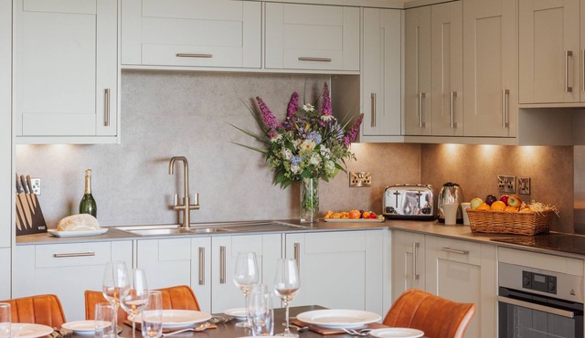 The Mole Resort, 3 Bedroom Valley View Luxury Lodge with Hot Tub