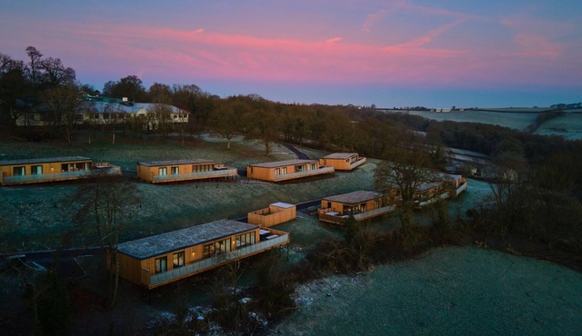 The Mole Resort sleeps 6 guests in 3 bedrooms