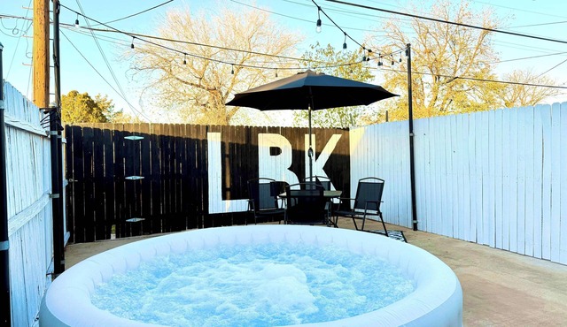 ✮The Monochromatic Modern Studio✮Near TTU✮1BD/1Bth