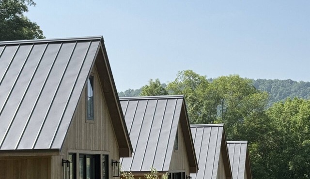 The Monroe Cottage - Luxury Farm Stay