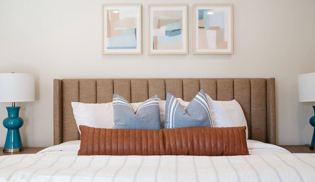 🌲The Monroe ⛰️Pet Friendly Townhouse With Majestic Views and EV Charger Hookup