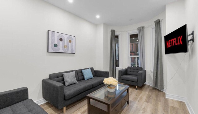 The Montrose - Free Parking - Downtown