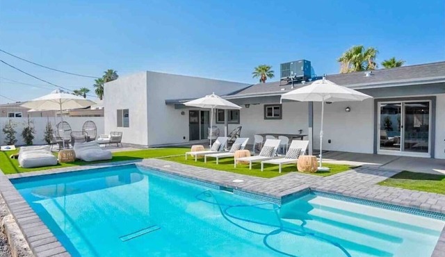 *The Monty* Stylish Old Town Oasis w/Private Pool