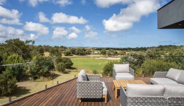 The Moonah Residence - 4pm check out on Sundays*