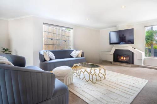 'The Moondah Manor' A Poolside Family Retreat