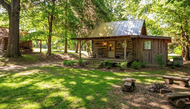 The Moonshine Cabin at Green Frog Farm