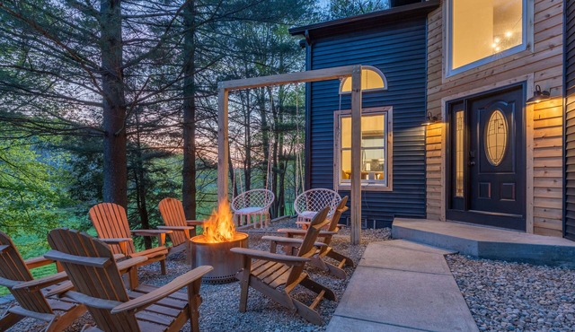 The Moonstone – Fireside Swing Nights, Hot Tub Soaks & Forest Magic