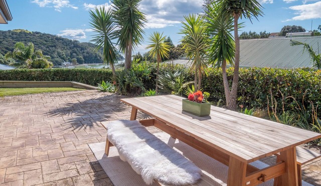 The Mooring - Executive 4- Bedroom Home with Stunning Mangōnui Harbour Views