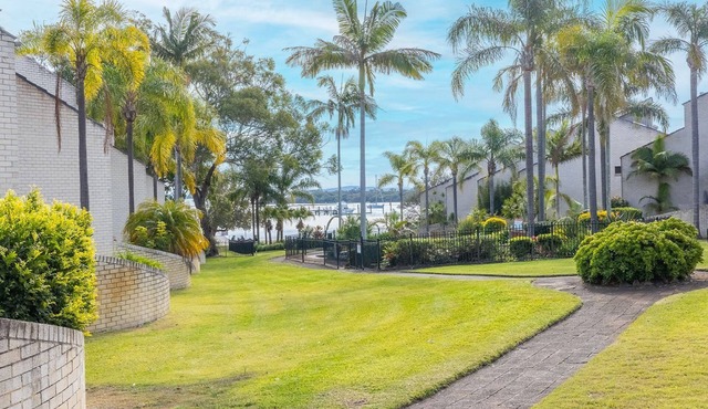 The Moorings 18 4 Cromarty Rd Waterfront, Pool, Wifi & AirCon