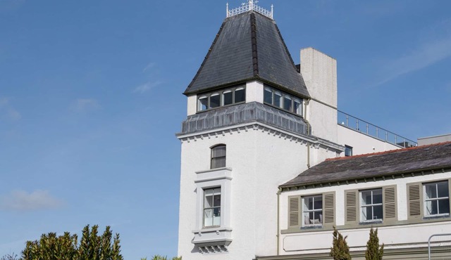 THE MOORINGS, country holiday cottage, with a garden in Deganwy