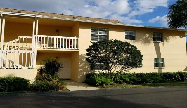 The Moorings within minutes of Gulf Beaches, golf and Old Naples & restaurants