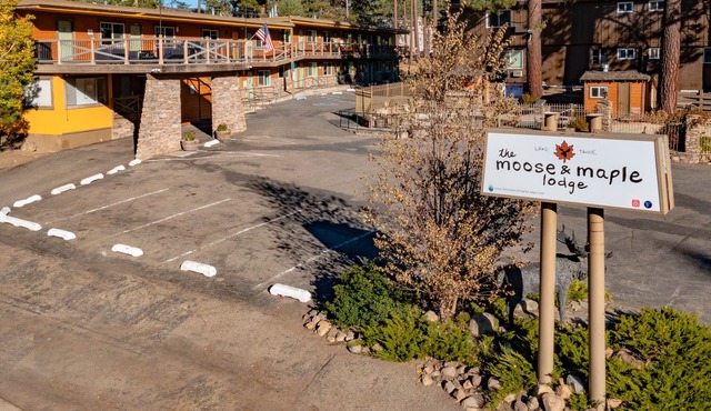 The Moose and Maple Lodge