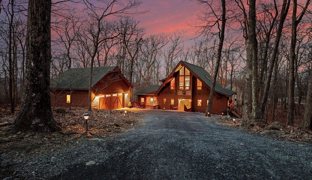 The Moose Lodge-Hot Tub/Game Room/Fire Pit/Grill/Walk to Slopes-0.7mi to Lodge