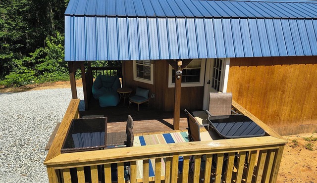 The Moose Lodge, sleeps 6 guests in this peaceful getaway in Townville SC.