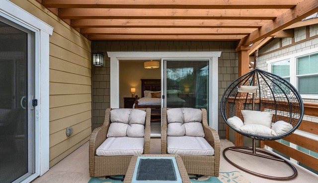 The morden 4B3.5b condo with mountain and park views