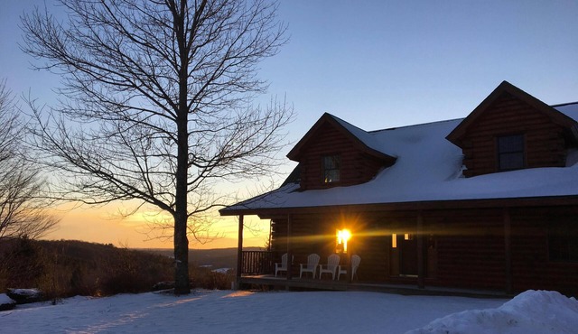 The MOST private, beautiful Log Home for up to 12 guests. 10 min to Dreams Park