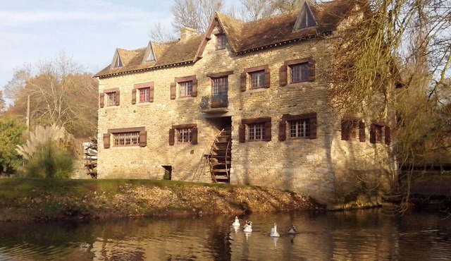 The Moulin de Courmauboeufs. Private park and river