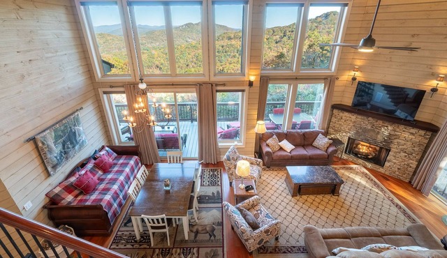 The Mount Yonah Castle, Spectacular Mountain Views, Hot Tub, Pet Friendly