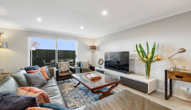 The Mountain House - Luxury 4BR Home l WiFi l Netflix l BBQ l Nespresso Machine