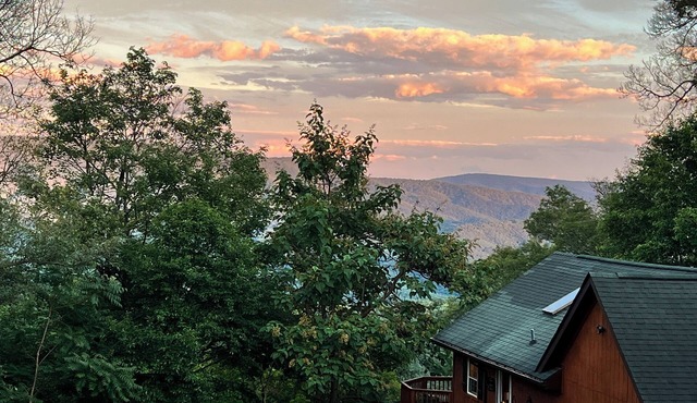 The Mountain House on High Knob - Dog Friendly!