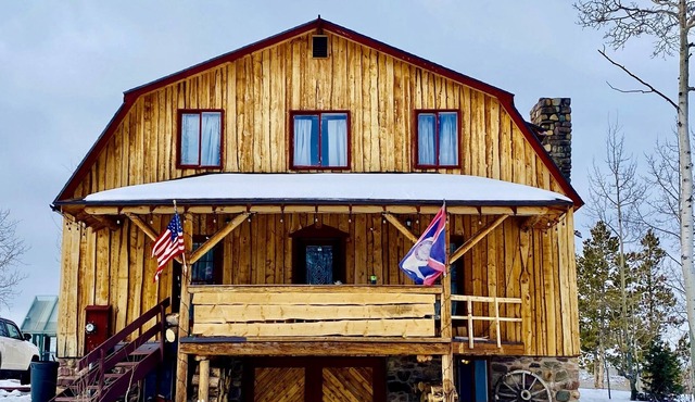 The Mountain House, w/ hot tub, great views. Starlink