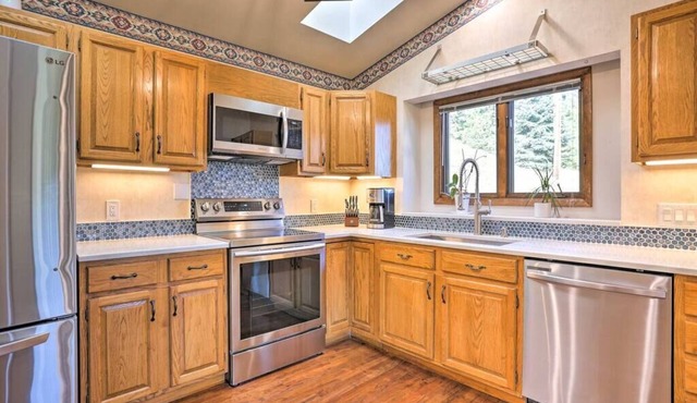The Mountain Retreat at Evergreen | King bed