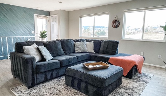 The Mountain View Pad. Easy Access to Red Rocks and the Mountains!