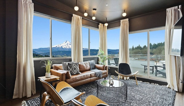 The Mountain View Penthouse in the heart of downtown White Salmon, loft 18