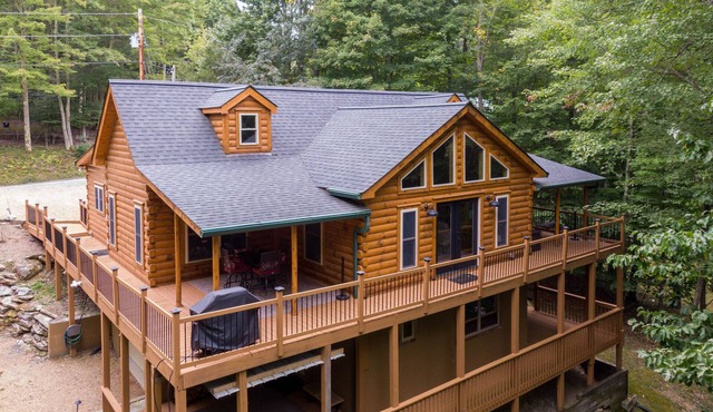 The Mountainbriar Lodge - Beautiful 4 bedroom home with hot tub on Beech Mtn