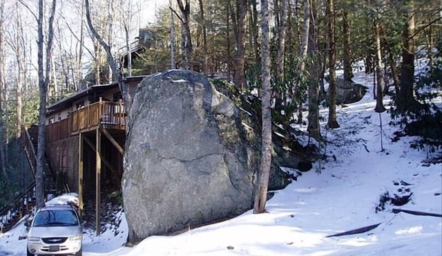 THE MOUNTAINS ARE CALLING you all to Two Rock Treehouse a Cozy Mountain Cabin🧡