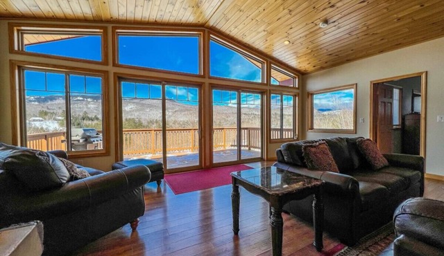 The Mountainview Escape | Luxury, Views & Hot Tub