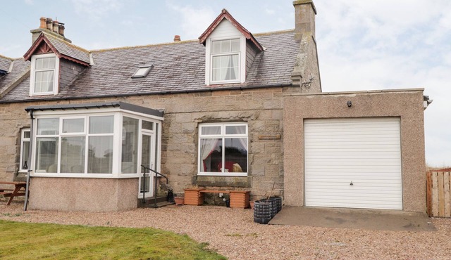 THE MOURIES, pet friendly, character holiday cottage in Fochabers