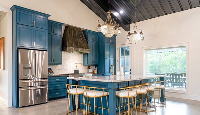 The Moxie: Luxe Barn Stay with Pool + Hot Tub + Game Room