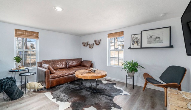 The Mulberry House: Cozy Home In Downtown Olathe