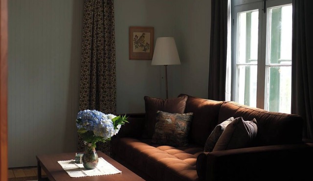 The Mullin House on Wolfe Island - Waterfront, Accommodates 10
