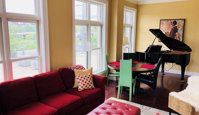 The Musicians Loft on Dickson Street | One block from UofA Campus!