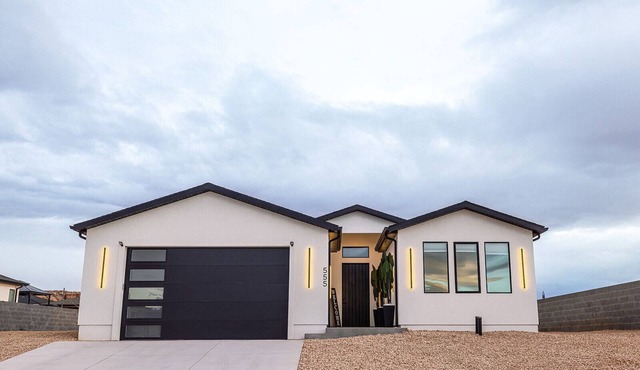 The Mustang Collection 55 Newly Built Desert Retreat