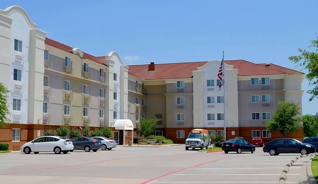 The Mustangs of Las Colinas & Museum Tour! Unit with Kitchen, Pets Allowed!