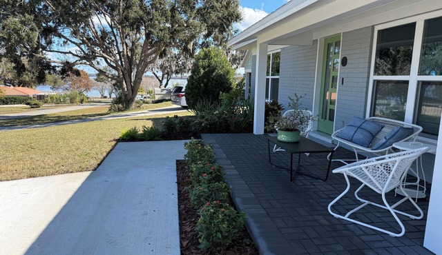 The Myrtle House - your 2 Bd home in "The Hills"
