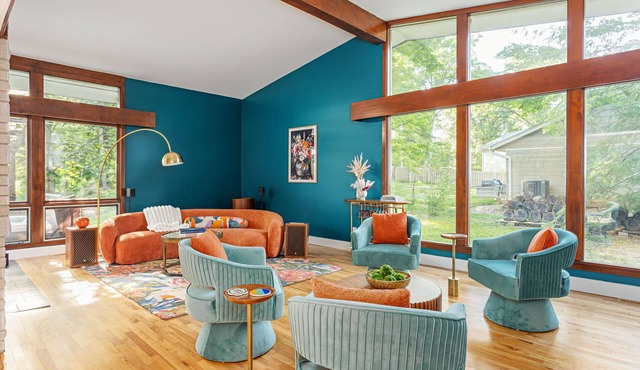 The Nancy: Fireplace | Hot Tub | Ping-Pong