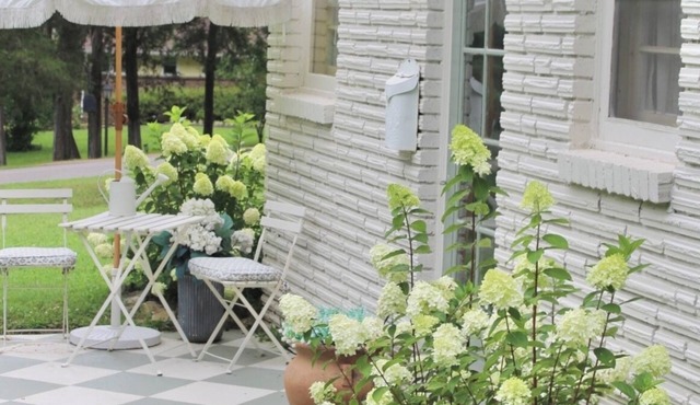 The Nashville Cottage - located in a quiet neighborhood minutes from downtown!