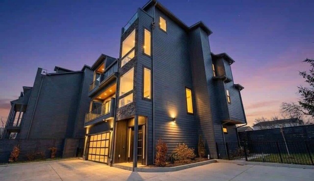 The Nashville SpaHaus : Lux 4BR, Great Location!