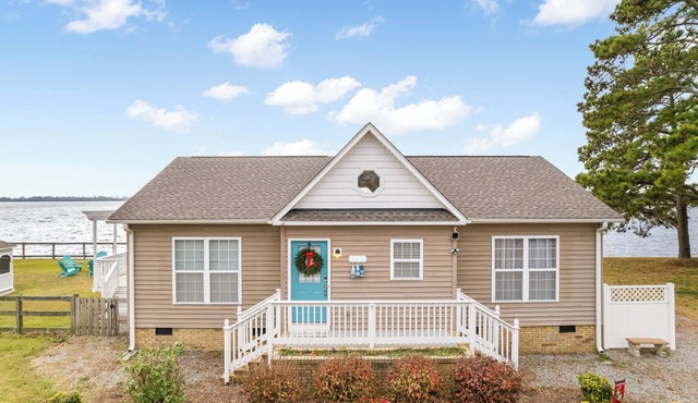 The Natchez II - The Waterfront House on the Sound on Bells Island
