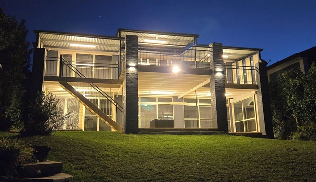 The Nautilus at Lake Macquarie | Indoor Heated Pool | Kayaks | Jetty