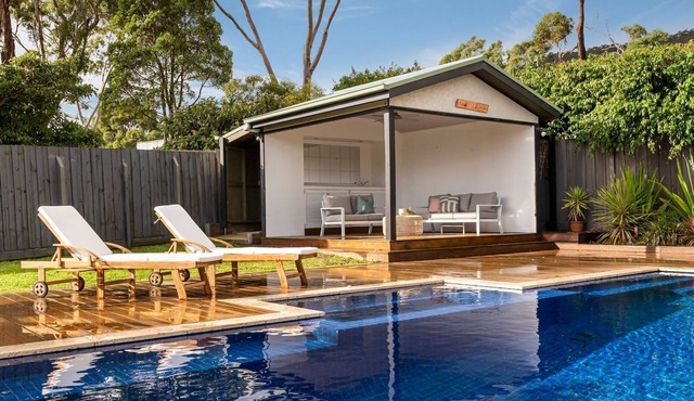 The Navigator with heated pool and spa