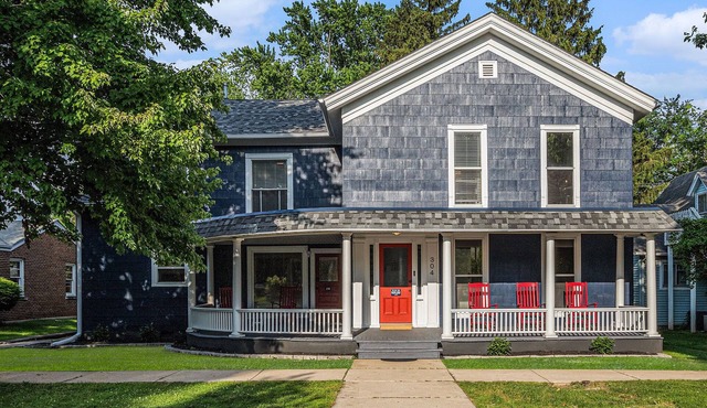 The Navy Gem | Historic Downtown Home—Sleeps 20