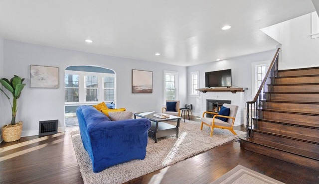 The Navy. Stunning 3BD 1.5BA in Woods | Canterbury